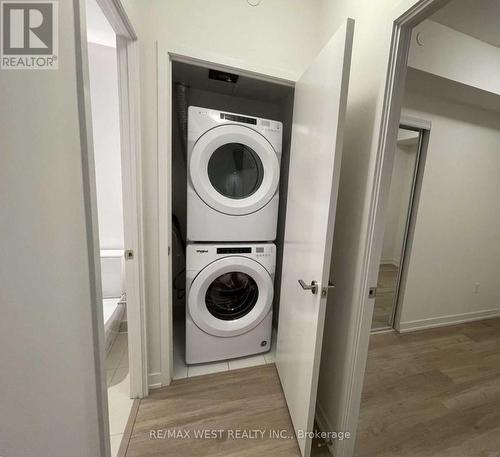 2107 - 1 Yorkville Avenue, Toronto, ON - Indoor Photo Showing Laundry Room