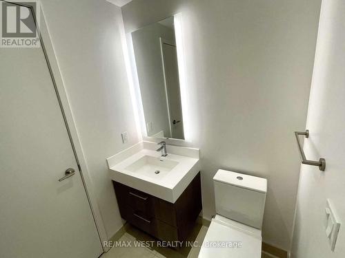 2107 - 1 Yorkville Avenue, Toronto, ON - Indoor Photo Showing Bathroom