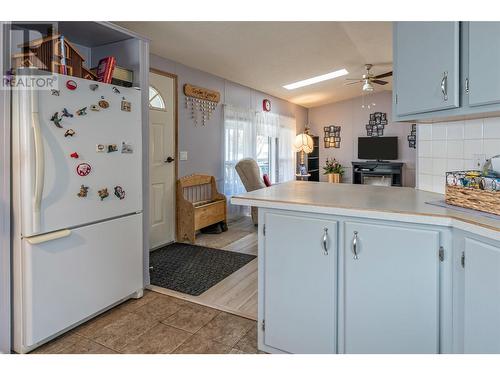 View from kitchen looking into the living area - 5484 25 Avenue Unit# 38, Vernon, BC 