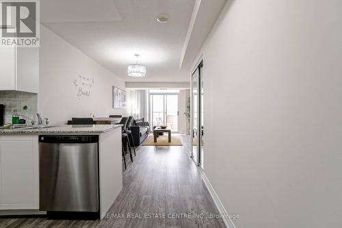 1704 - 310 Burnhamthorpe Road W, Mississauga, ON - Indoor Photo Showing Kitchen