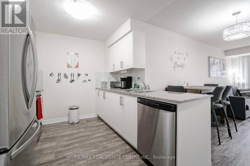 1704 - 310 Burnhamthorpe Road W, Mississauga, ON - Indoor Photo Showing Kitchen With Stainless Steel Kitchen