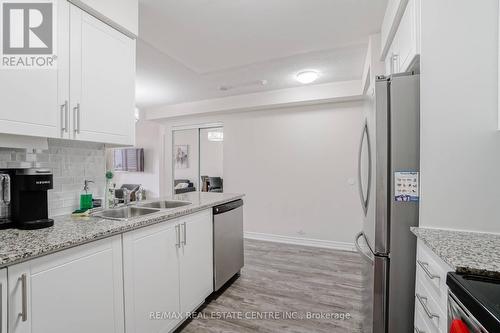 1704 - 310 Burnhamthorpe Road W, Mississauga, ON - Indoor Photo Showing Kitchen With Stainless Steel Kitchen With Double Sink With Upgraded Kitchen