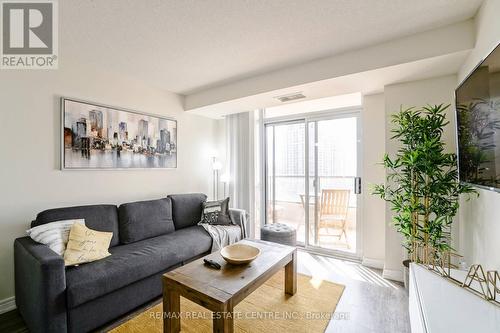 1704 - 310 Burnhamthorpe Road W, Mississauga, ON - Indoor Photo Showing Living Room