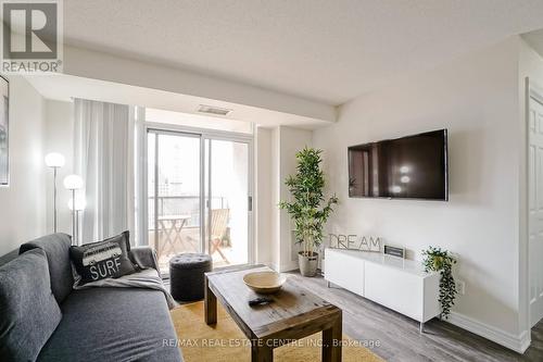 1704 - 310 Burnhamthorpe Road W, Mississauga, ON - Indoor Photo Showing Living Room