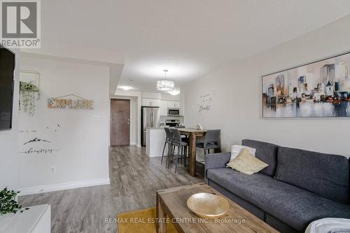 1704 - 310 Burnhamthorpe Road W, Mississauga, ON - Indoor Photo Showing Living Room