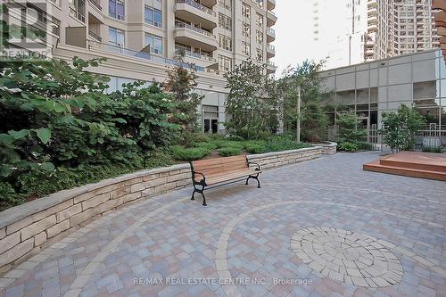 1704 - 310 Burnhamthorpe Road W, Mississauga, ON - Outdoor