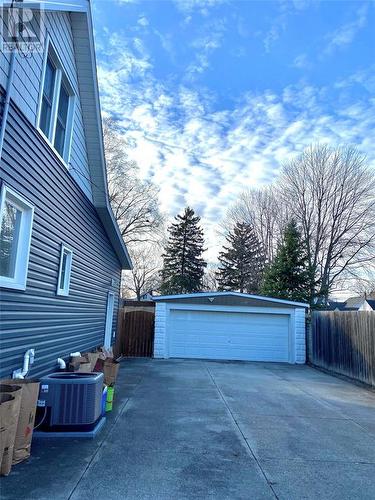 945 Ferndale Drive, Sarnia, ON - Outdoor