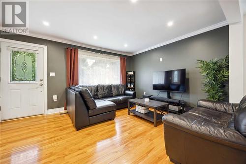 945 Ferndale Drive, Sarnia, ON - Indoor Photo Showing Living Room