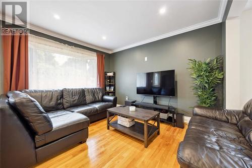 945 Ferndale Drive, Sarnia, ON - Indoor Photo Showing Living Room