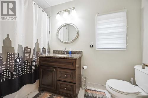 945 Ferndale Drive, Sarnia, ON - Indoor Photo Showing Bathroom