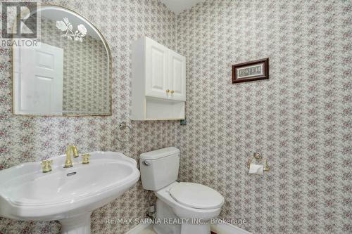 49 Argyle Street, Lambton Shores (Forest), ON - Indoor Photo Showing Bathroom