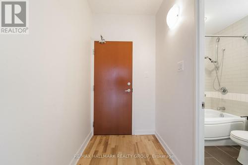 616 - 324 Laurier Avenue W, Ottawa, ON - Indoor Photo Showing Bathroom