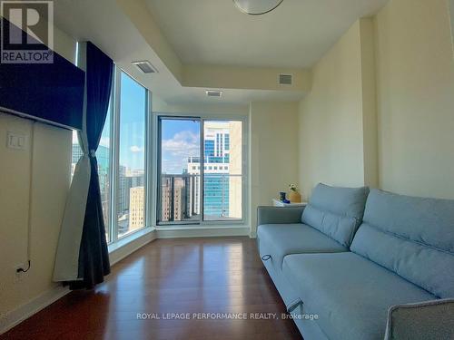 1803 - 40 Nepean Street S, Ottawa, ON - Indoor Photo Showing Living Room