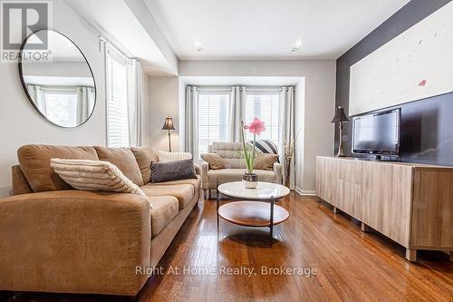 53 - 2614 Dashwood Drive, Oakville (1022 - Wt West Oak Trails), ON - Indoor Photo Showing Living Room