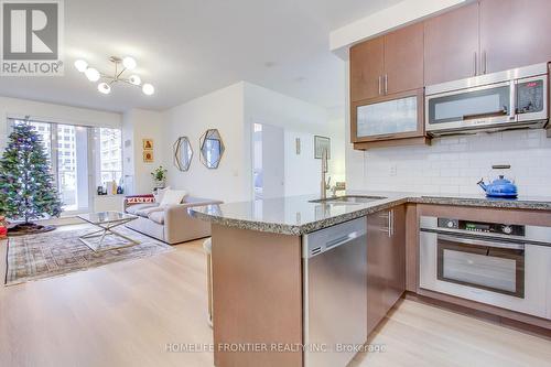 710 - 35 Balmuto Street, Toronto, ON - Indoor Photo Showing Kitchen