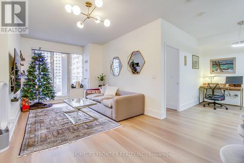 710 - 35 Balmuto Street, Toronto, ON - Indoor