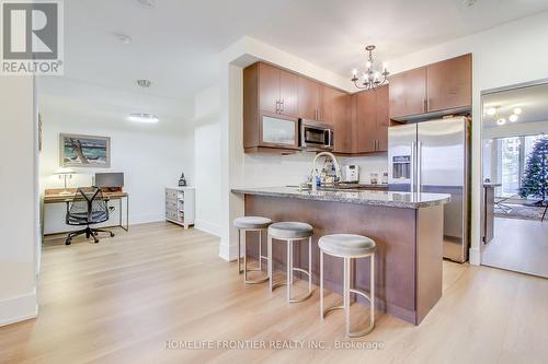 710 - 35 Balmuto Street, Toronto, ON - Indoor Photo Showing Kitchen With Stainless Steel Kitchen