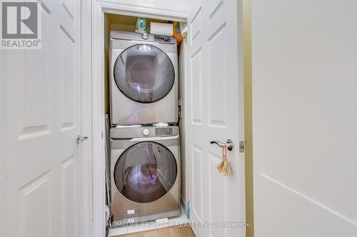 710 - 35 Balmuto Street, Toronto, ON - Indoor Photo Showing Laundry Room