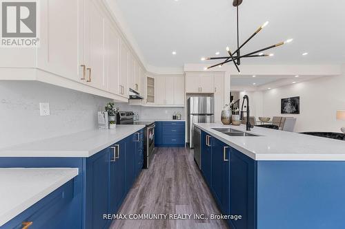 3307 Thunderbird Promenade, Pickering, ON - Indoor Photo Showing Kitchen With Double Sink With Upgraded Kitchen