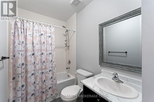 138 Barons Street, Vaughan, ON - Indoor Photo Showing Bathroom