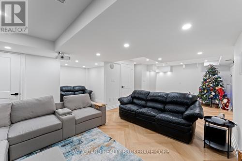 138 Barons Street, Vaughan, ON - Indoor Photo Showing Living Room