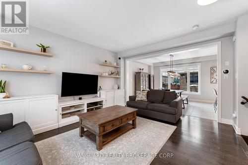 138 Barons Street, Vaughan, ON - Indoor Photo Showing Living Room