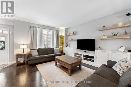 138 Barons Street, Vaughan, ON - Indoor Photo Showing Living Room