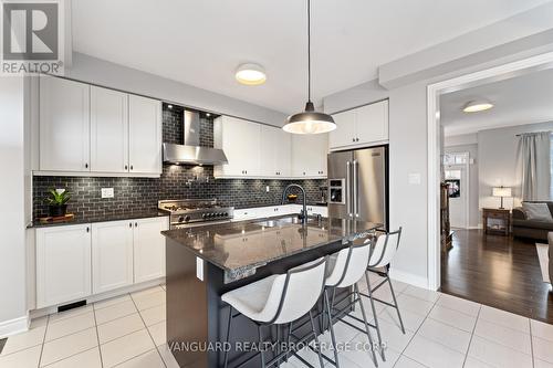 138 Barons Street, Vaughan, ON - Indoor Photo Showing Kitchen With Upgraded Kitchen