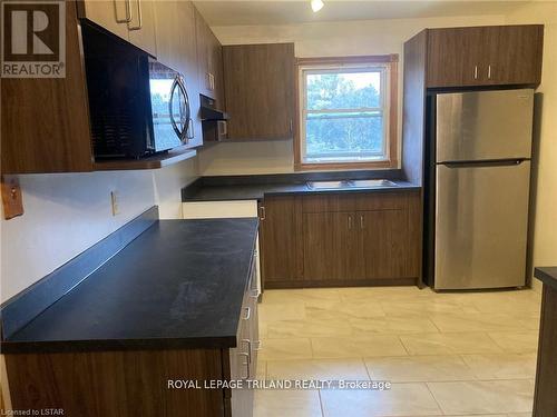 9078 Century Drive, Strathroy-Caradoc (Mount Brydges), ON - Indoor Photo Showing Kitchen