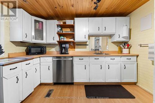 468 Centre Street, Pembroke, ON - Indoor Photo Showing Kitchen