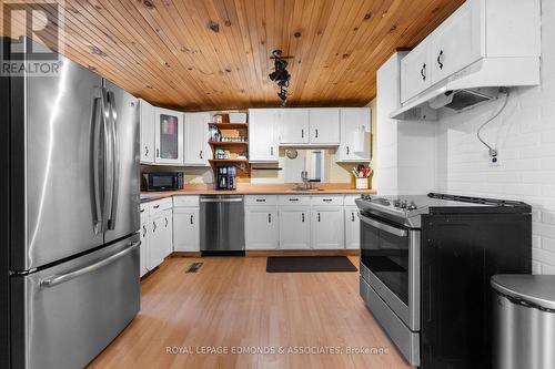 468 Centre Street, Pembroke, ON - Indoor Photo Showing Kitchen