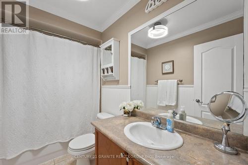 153 Flagstone Way, Newmarket (Woodland Hill), ON - Indoor Photo Showing Bathroom