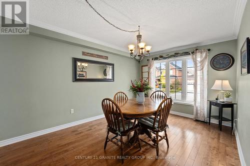 153 Flagstone Way, Newmarket (Woodland Hill), ON - Indoor Photo Showing Dining Room