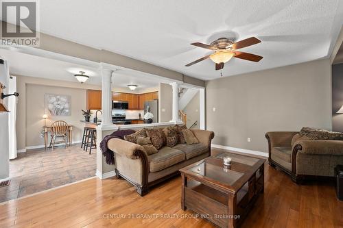 153 Flagstone Way, Newmarket (Woodland Hill), ON - Indoor Photo Showing Living Room