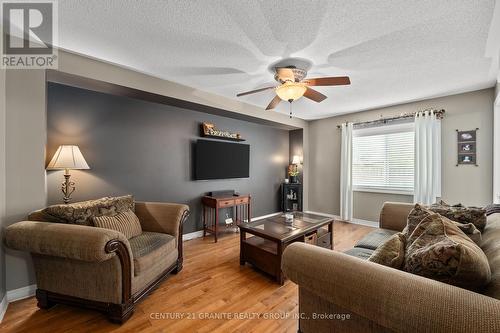 153 Flagstone Way, Newmarket (Woodland Hill), ON - Indoor Photo Showing Living Room