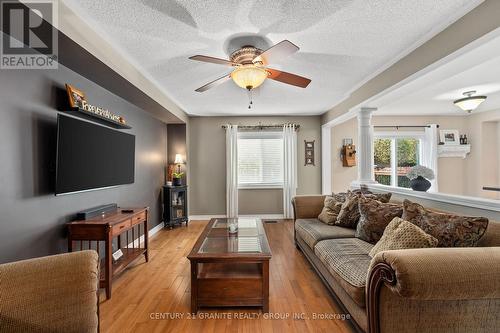 153 Flagstone Way, Newmarket (Woodland Hill), ON - Indoor Photo Showing Living Room