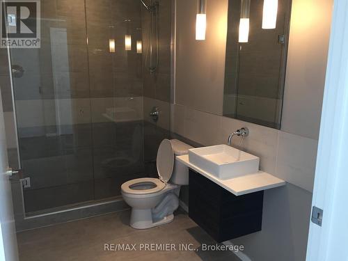 1706 - 8 Charlotte St, Toronto, ON - Indoor Photo Showing Bathroom