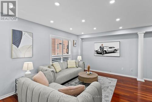 4 Grosbeak Crescent, Toronto, ON - Indoor Photo Showing Living Room