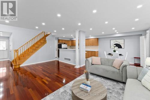 4 Grosbeak Crescent, Toronto, ON - Indoor Photo Showing Living Room