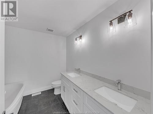 360 Angelo Crescent, Lasalle, ON - Indoor Photo Showing Bathroom