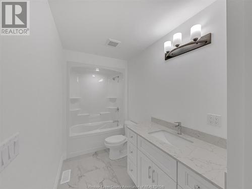 360 Angelo Crescent, Lasalle, ON - Indoor Photo Showing Bathroom