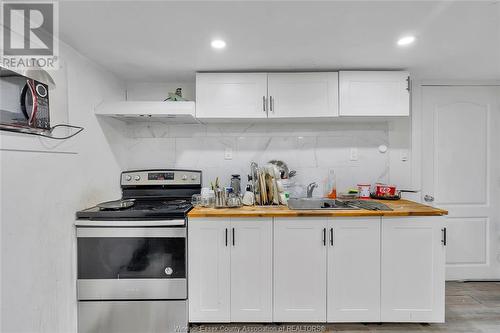 1206 Mckay Avenue Unit# Upper, Windsor, ON - Indoor Photo Showing Kitchen