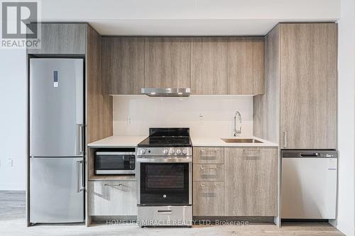 305 - 195 Commerce Street, Vaughan, ON - Indoor Photo Showing Kitchen