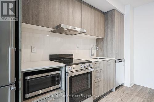 305 - 195 Commerce Street, Vaughan, ON - Indoor Photo Showing Kitchen