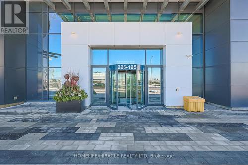 305 - 195 Commerce Street, Vaughan, ON - Outdoor