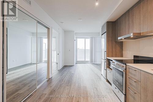 305 - 195 Commerce Street, Vaughan, ON - Indoor Photo Showing Kitchen