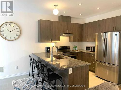 18 Bianca Crescent, Wasaga Beach, ON - Indoor Photo Showing Kitchen With Double Sink With Upgraded Kitchen