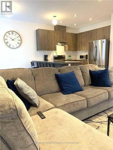 18 Bianca Crescent, Wasaga Beach, ON - Indoor Photo Showing Living Room