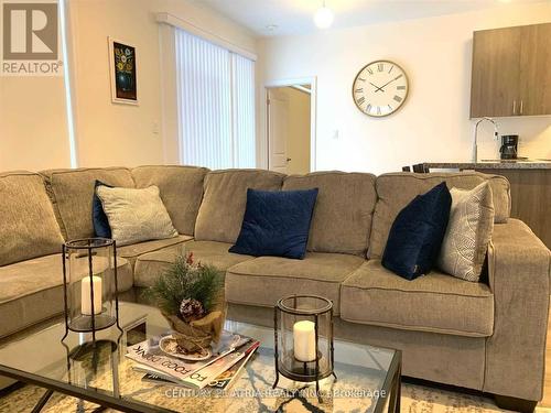 18 Bianca Crescent, Wasaga Beach, ON - Indoor Photo Showing Living Room