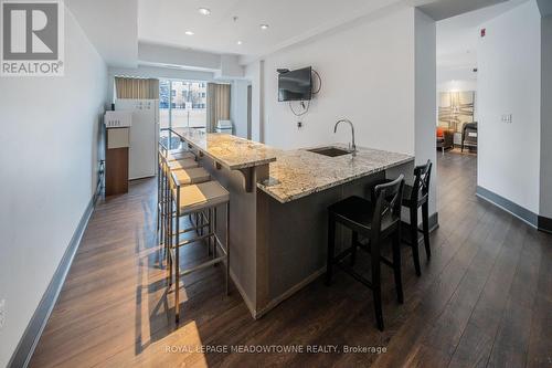 125 - 570 Lolita Gardens, Mississauga, ON - Indoor Photo Showing Kitchen With Upgraded Kitchen